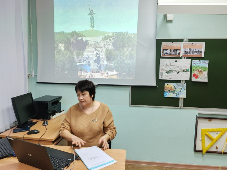 «Ты выстоял, великий Сталинград!».